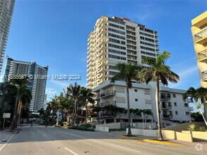 Building Photo - 6424 Collins Ave