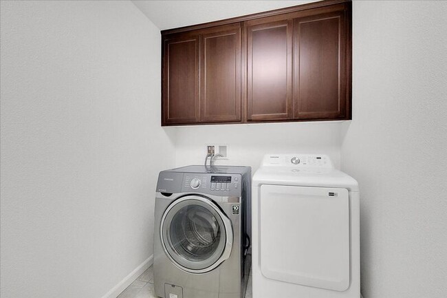 Building Photo - 566 Del Mar Cir