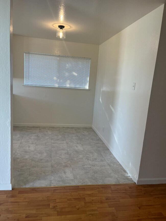 Building Photo - 7526 Forest St