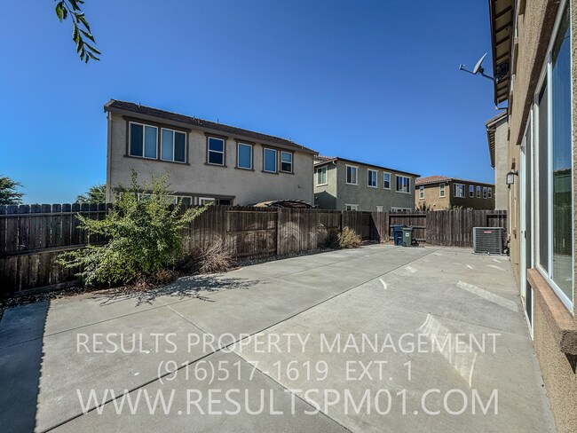 Building Photo - 136 Lily Bay Cir