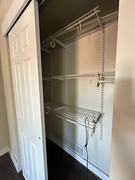 Building Photo - 367 State St