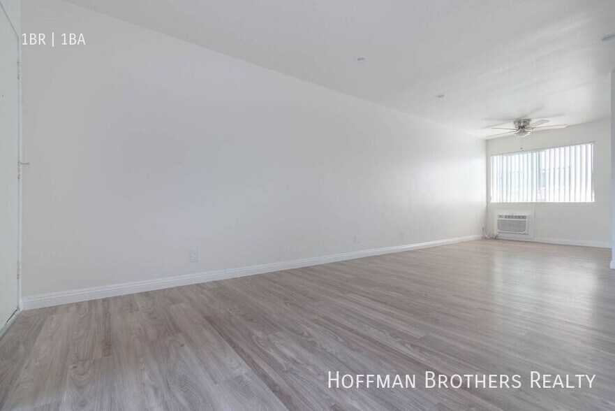 Building Photo - 14766 Delano St