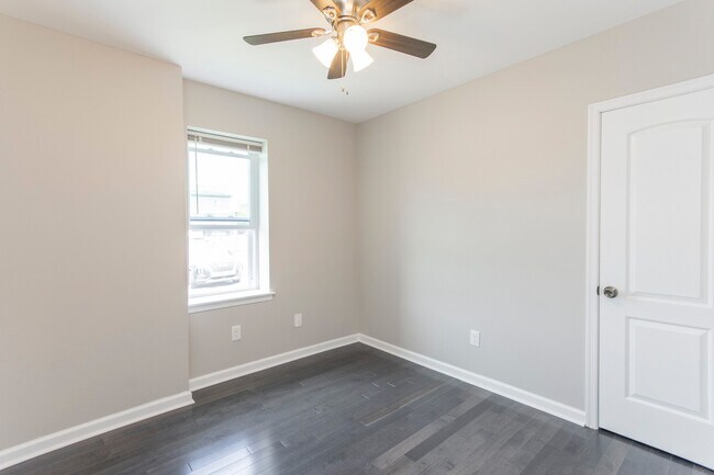 Building Photo - 1325 Saville Ave