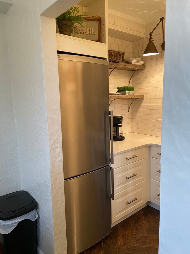 KITCHEN - 1211 Far Hills Ave