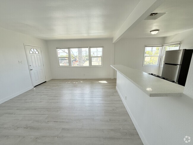 Building Photo - 19 N Dos Caminos Ave
