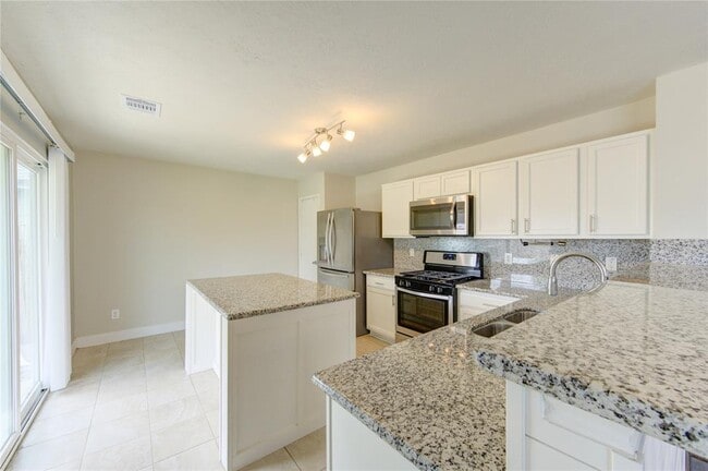 Building Photo - 18503 Fair Grange Ln