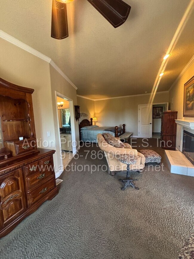Building Photo - 4726 Abbey Hill