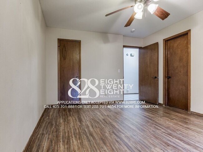 Building Photo - West Norman 2 Bed/1 Bath Duplex WITH Fenced Backyard! AVAILABLE NOW!