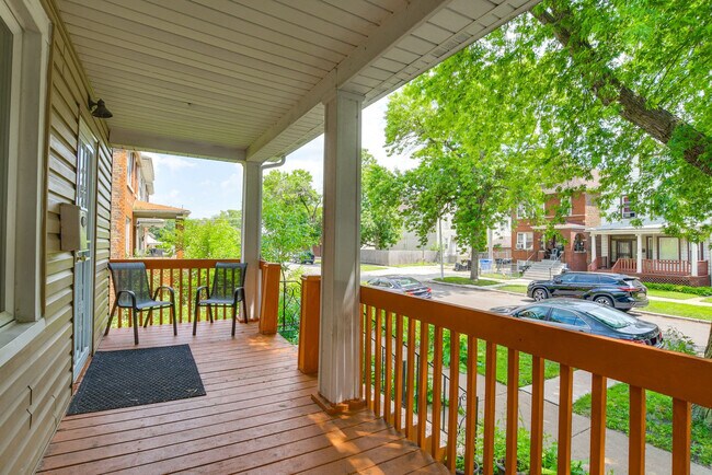 Building Photo - 8318 S Burnham Ave