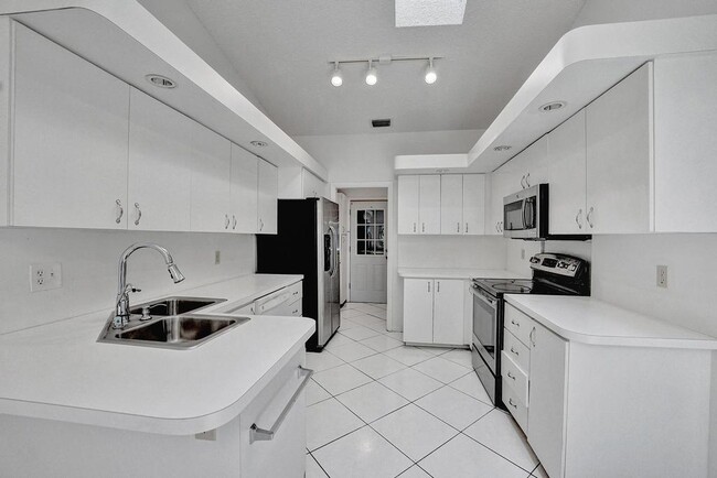 Building Photo - 8578 Eagle Run Dr
