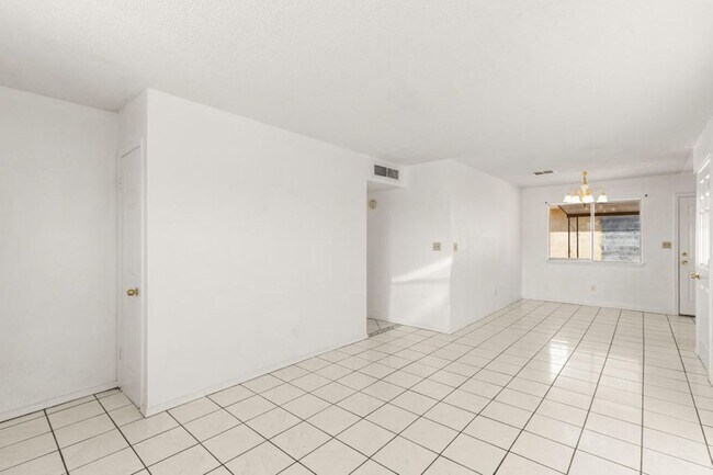 Building Photo - 11701 Henry Phipps Dr