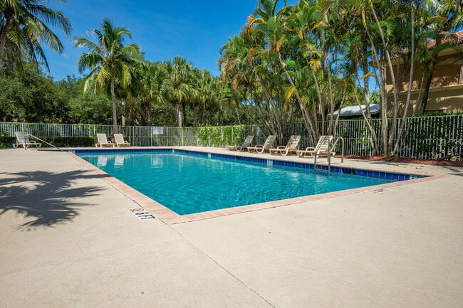 Building Photo - 213 River Bluff Ln