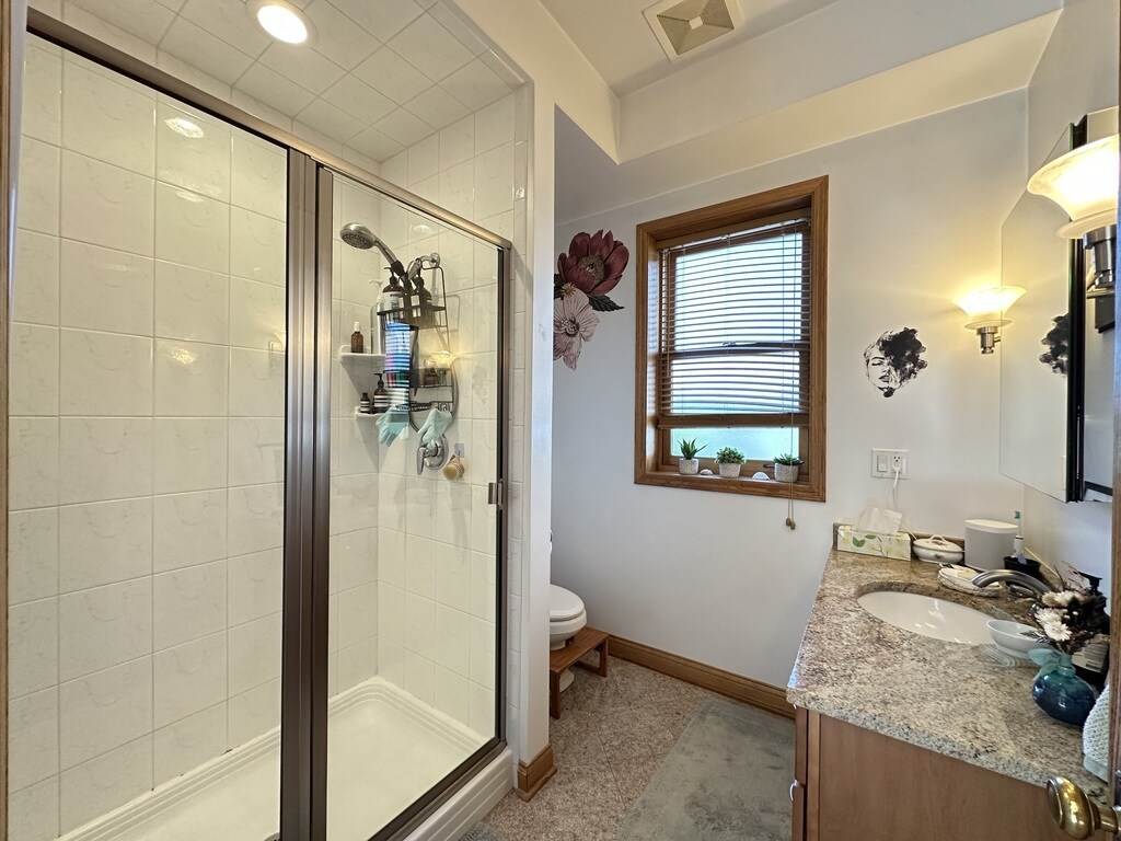 Building Photo - 1437 W Olive Ave