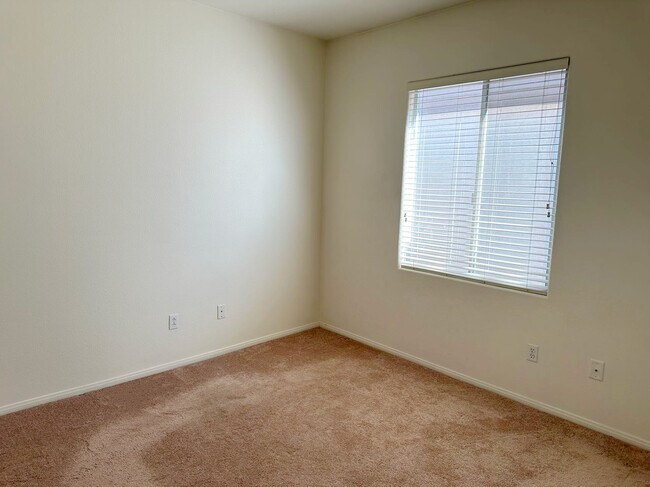 Building Photo - 204 Crooked Tree Dr