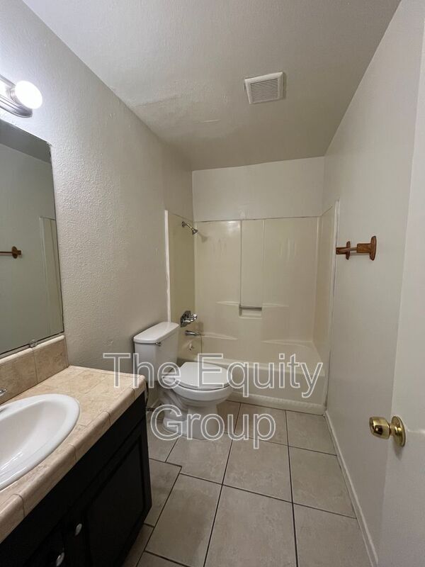 Building Photo - 1307 S Court St