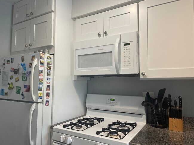 Building Photo - 1455 Shermer Rd