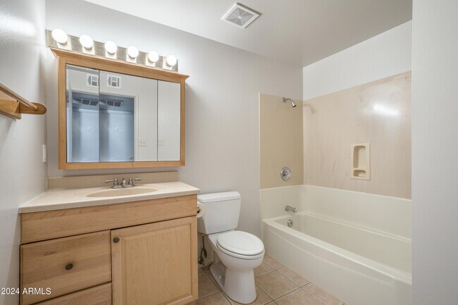 Building Photo - 14225 N 39th Way