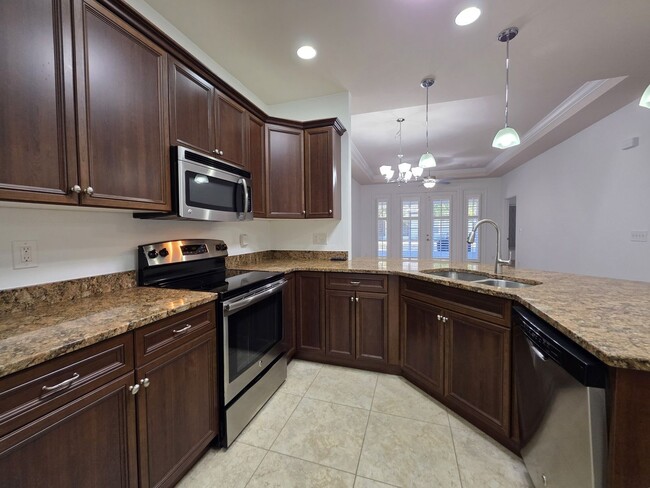 Building Photo - For rent 2 bedroom 2 bathroom 1 car garage condominium