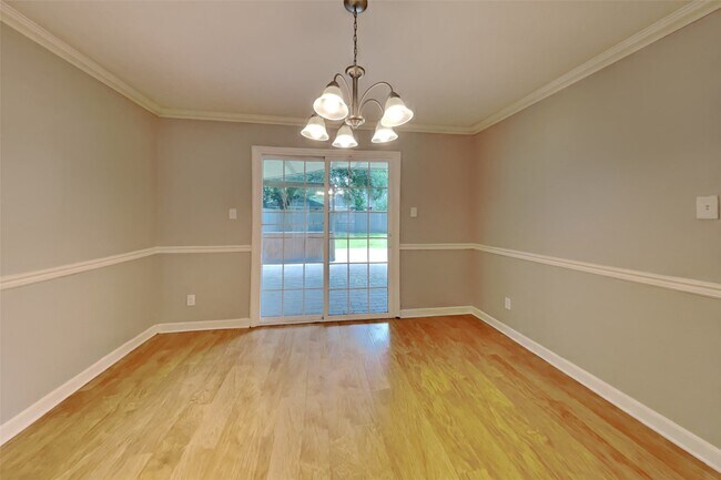 Building Photo - 3918 Forest Village Dr