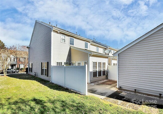 Building Photo - 9563 Glenashley Dr