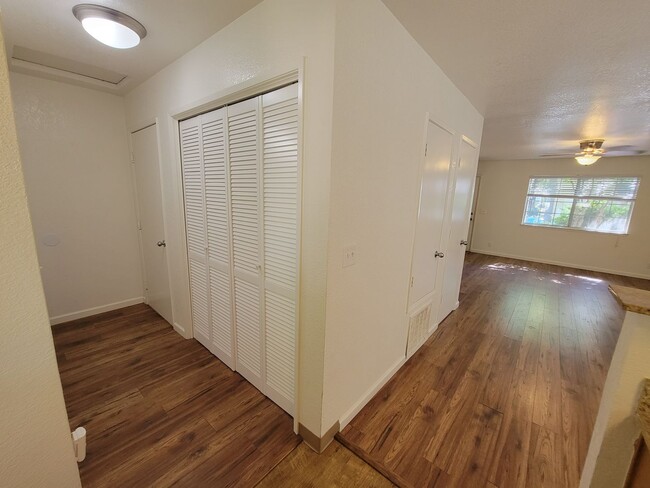 Building Photo - Two Story 3 Bedroom 2 Bath Condo in Chico ...