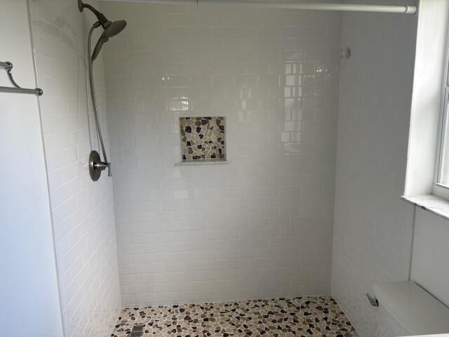 Building Photo - 304 SW North Shore Blvd