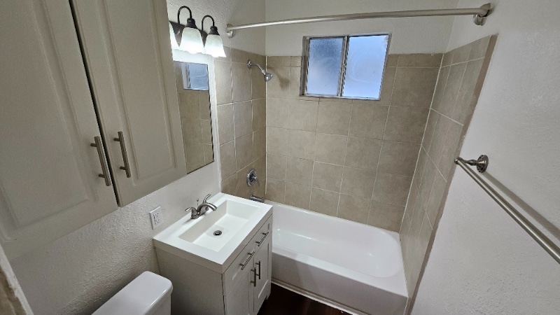 Building Photo - 1216 W Court St