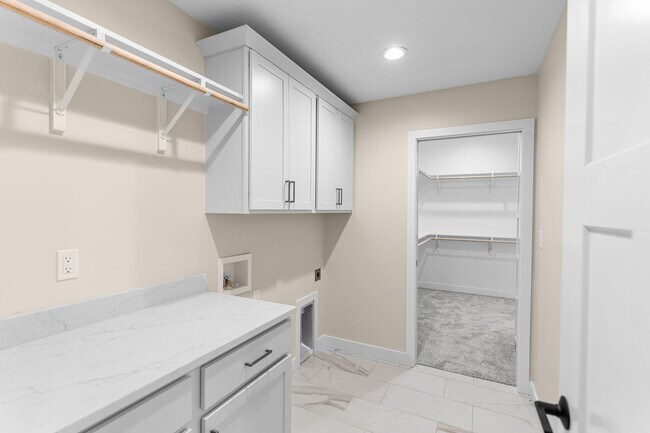 Building Photo - 2908 GENESIS Dr