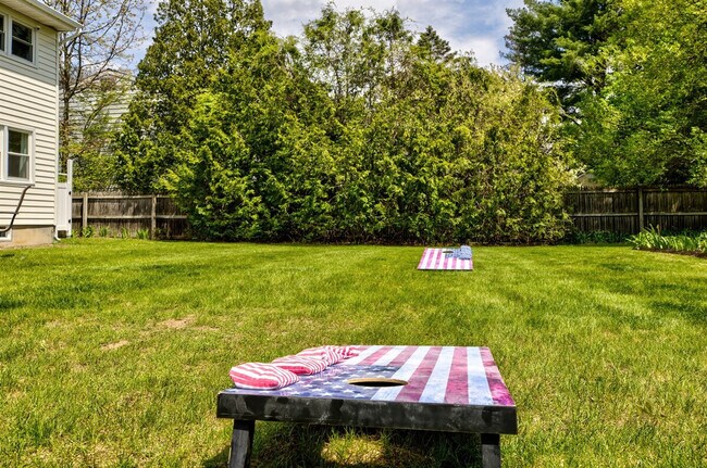 Building Photo - 10 James Dr