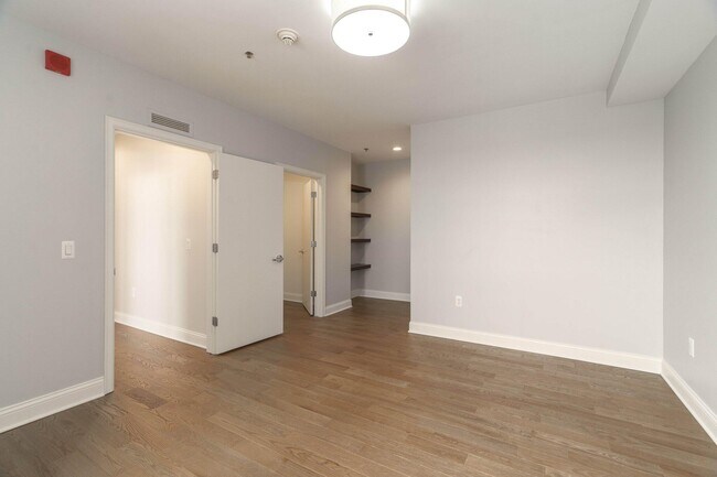 Building Photo - 525 W Lafayette Blvd