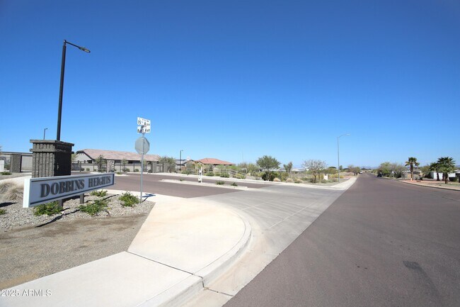 Building Photo - 1535 W Corral Rd