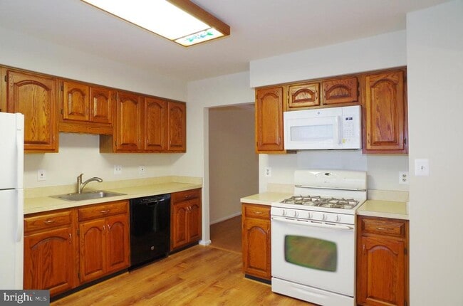 Building Photo - 5929 Woodfield Estates Dr