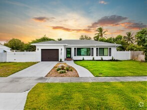 Building Photo - 121 Bayberry Dr
