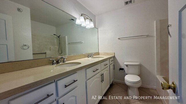 Building Photo - 4440 W Yucca St