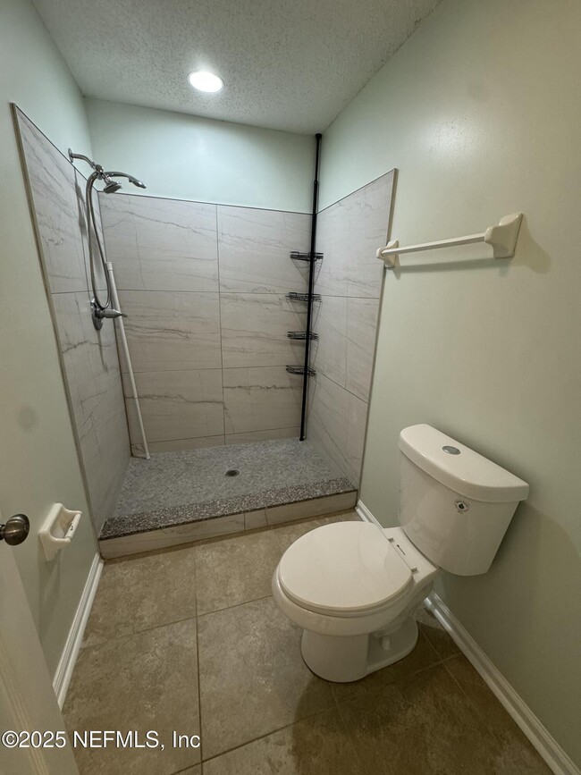 Building Photo - 454 Sherwood Oaks Dr