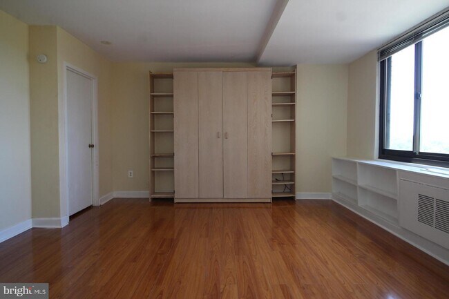 Building Photo - River Place #623-S