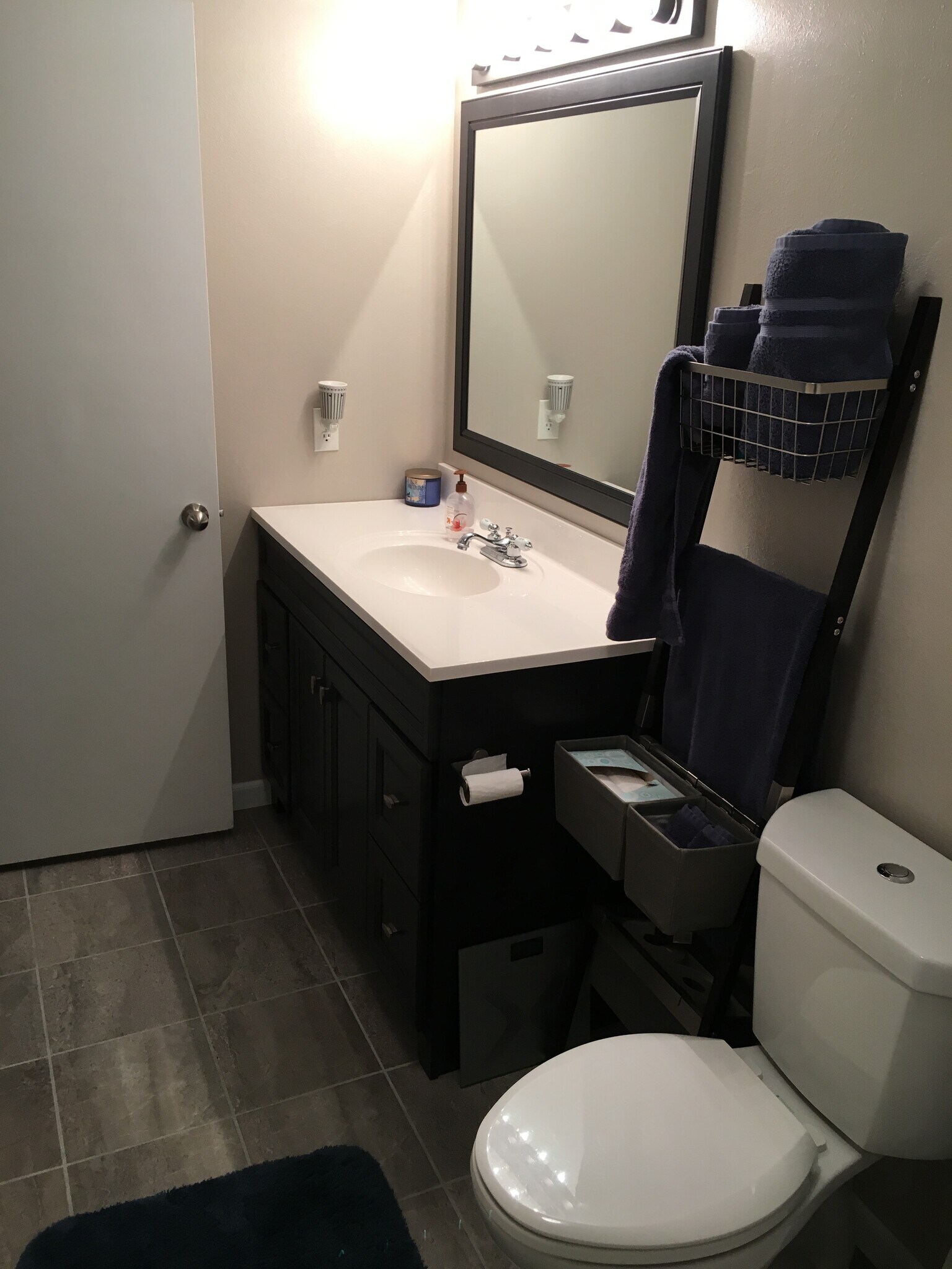 Building Photo - 7395 E Eastman Ave