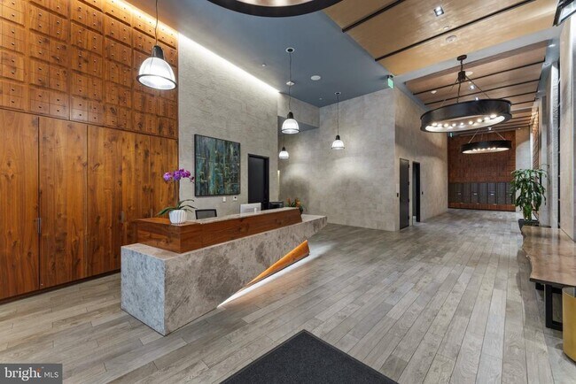 Building Photo - 1300 4th St SE