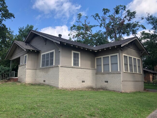 Building Photo - 716 W Georgia Ave