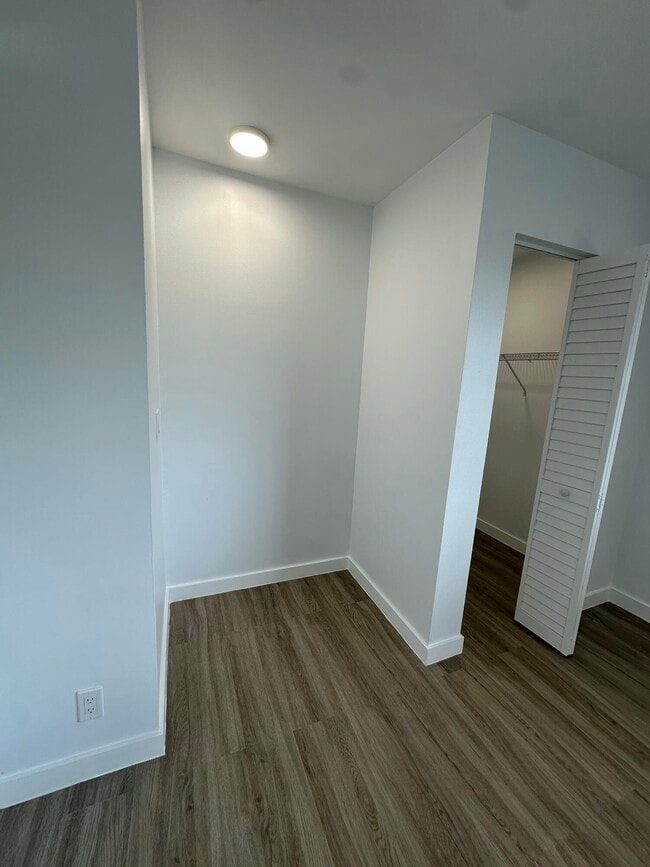 Building Photo - 103 E Tiffany Dr