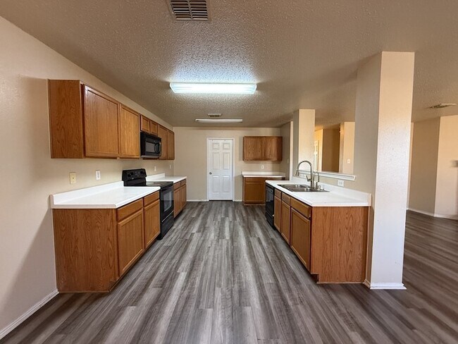 Building Photo - 3625 Clydesdale Dr