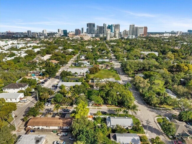 Building Photo - 230 SW 12th Ave