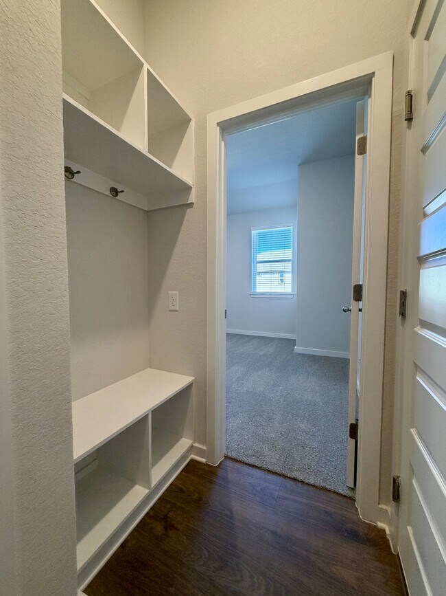 Building Photo - 14427 Inspiration Pt