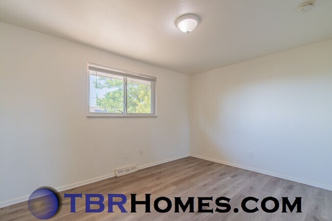 Building Photo - 2340 W Harvard Ave