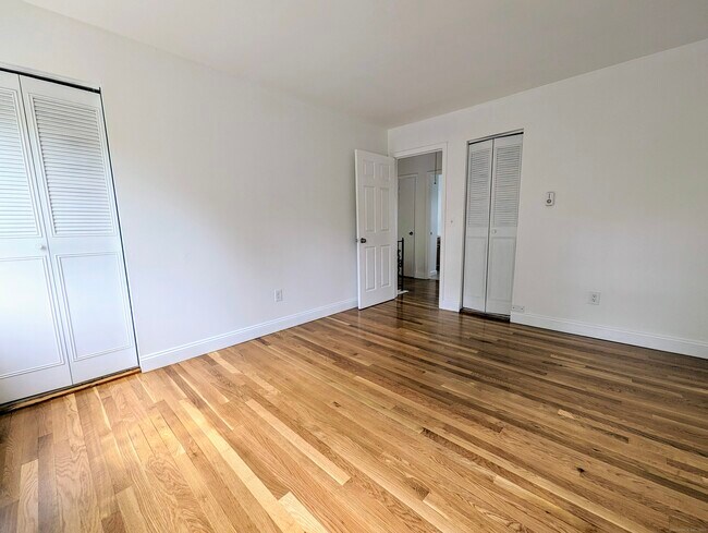 Building Photo - 10 Scuppo Rd