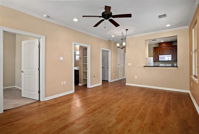 Building Photo - 1413 Kirwin St