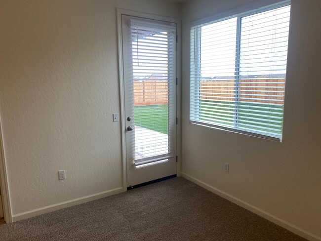 Building Photo - Newer 3 Bedroom 2 Bathroom Home in Tulare!