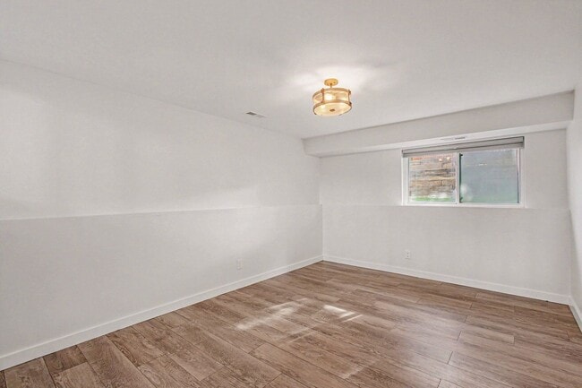 Building Photo - 3 bedroom, 2 car garage, fenced yard, updated and clean!