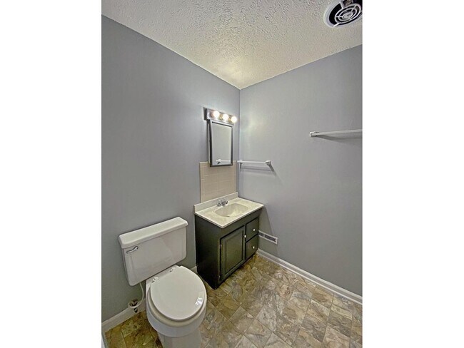 Building Photo - 4707 N 40th Ave
