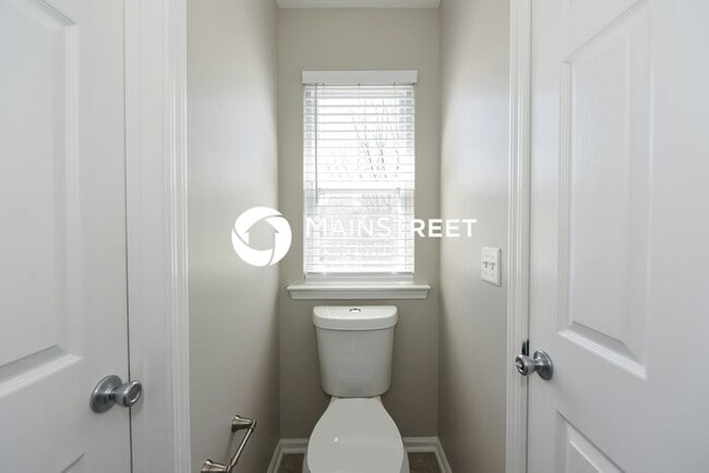 Building Photo - 3 Bedroom Pet-Friendly Home in Nashville, TN with Main Street Renewal